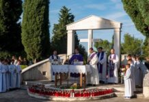 Dušni dan na Gradskom groblju sv. Ivana Nepomuka